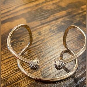 ALEXANDER MCQUEEN
Gold Skull Bracelet
Worn twice